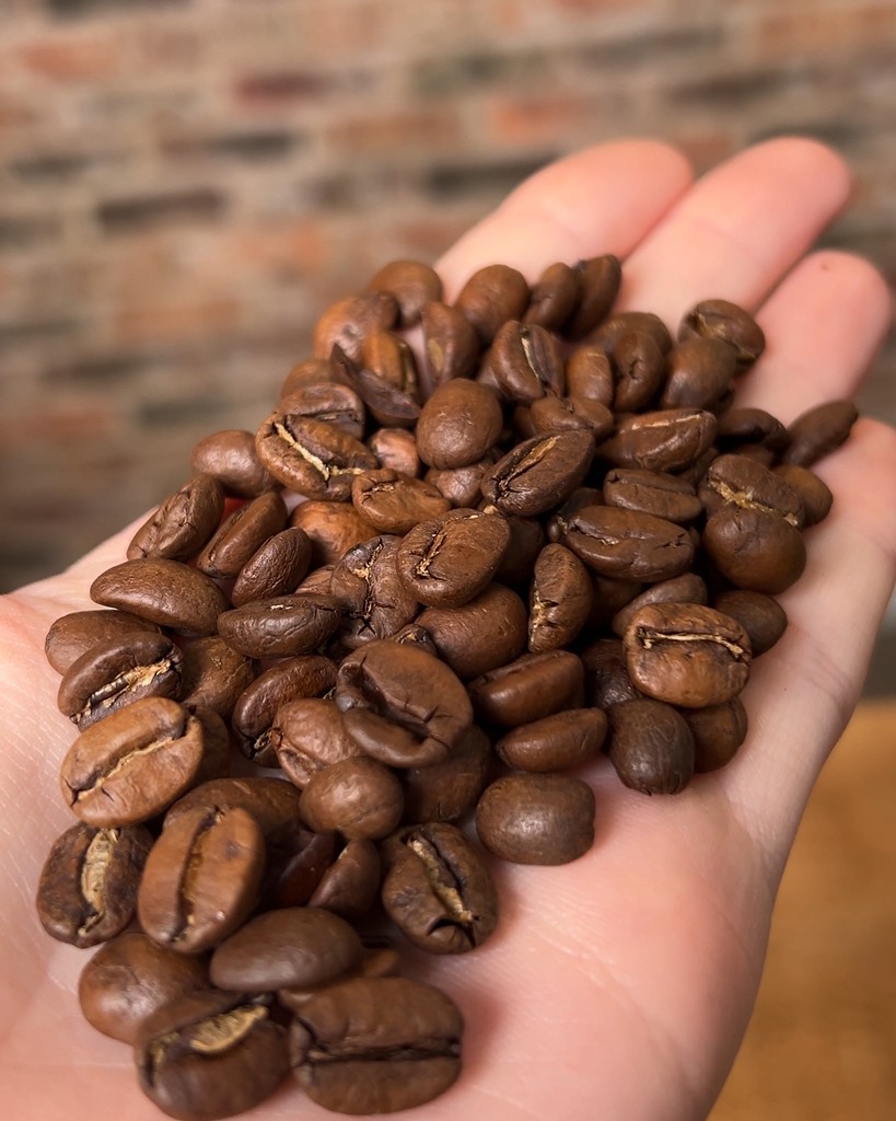 ukcoffeeblog's tweet photo. My coffee beans are smiling back at me! 😁☕️

#coffee #coffeebeans #ukcoffee #coffeeblog #coffeelife https://t.co/lMwzbYcZye