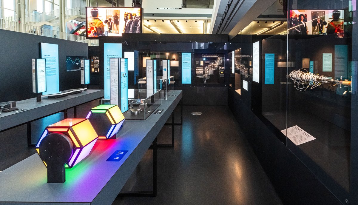 DeutschesMuseum's tweet photo. A "quantum" of insight: From today, the new special exhibition "Light and Matter"is on display at the Deutsches Museum. @MCQST_cluster https://t.co/NpwOO72rRk https://t.co/Fas2iAiULR
