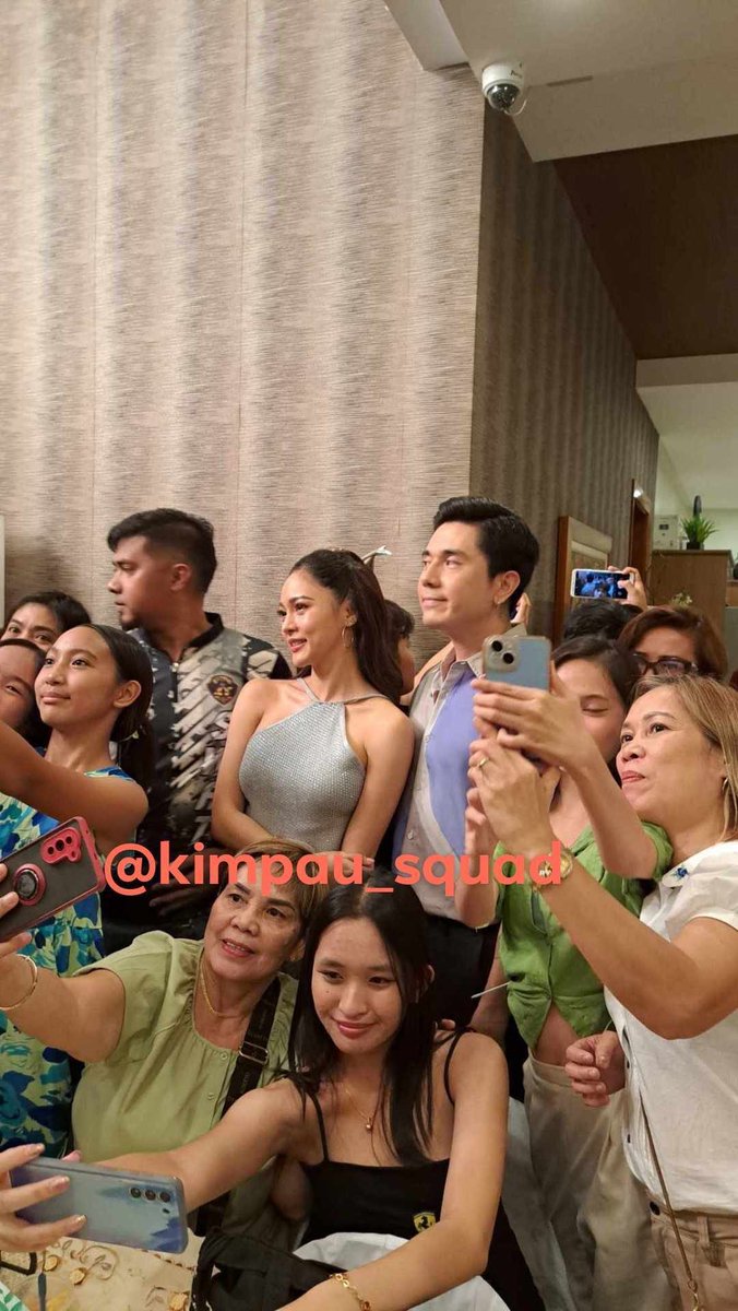 its_oskee's tweet photo. KIMPAU ROCKS SURIGAO. Dress reveal  . Ginagalingan nung correspondent @_kimpau_squad 

#KimPauAtArawNgSurigaodelSur
#KimPau #PauloAvelino #KimChiu https://t.co/YApoh4UxlI