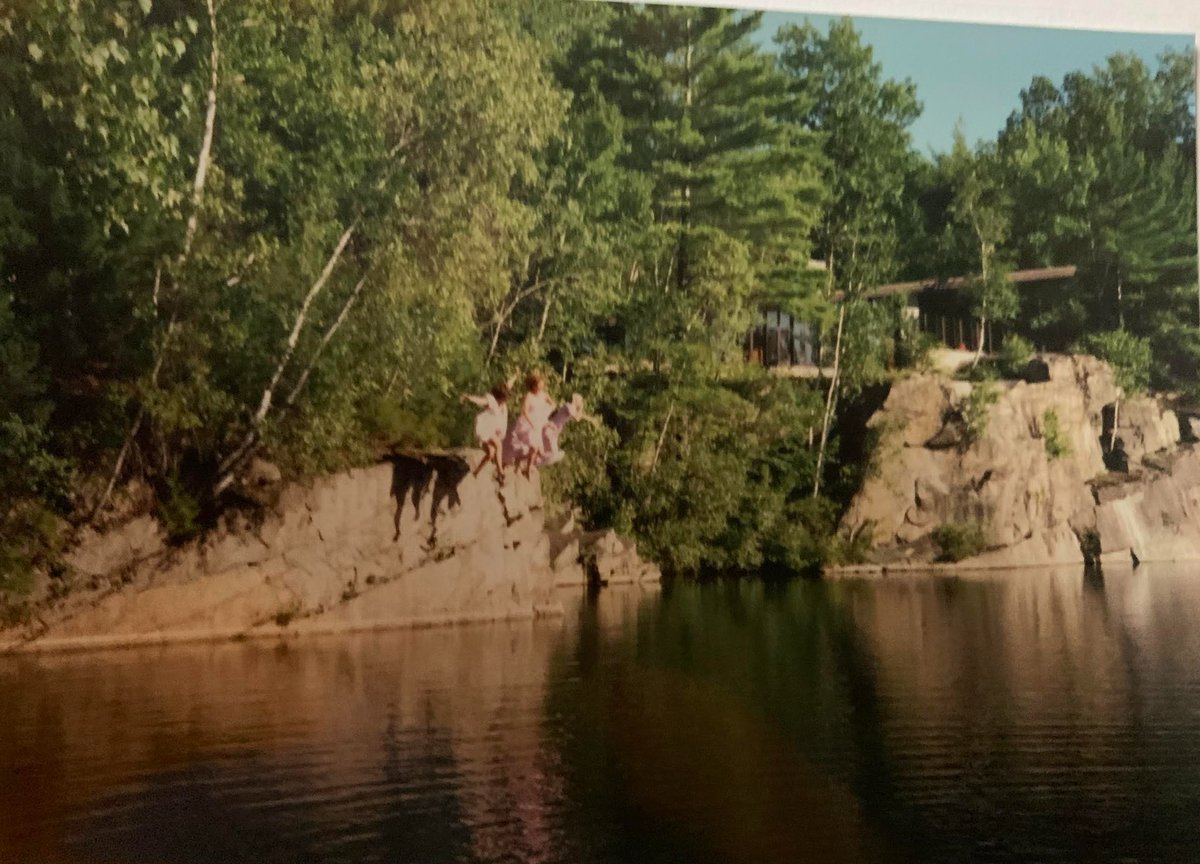 evgenymorozov's tweet photo. Everyone's heard of the '60s back-to-the-land communes. But what of a *cybernetic* commune on a stunningly beautifuly quarry owned by a millionaire nerd? Yes, this countercultural oasis existed, serving as a hub for video freaks, AI pioneers &amp; fans of ecological architecture.🧵 https://t.co/1Z2cVVahm0