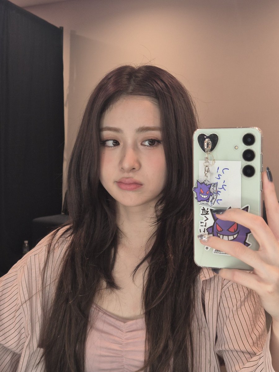 yunjin pics tweet media