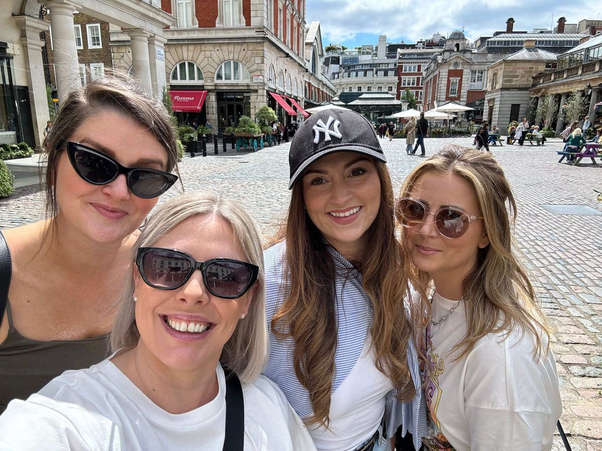 Having the best sunny afternoon enjoying Covent Garden. Now back at <a href="/pineappledance/">PineappleDanceStudio</a> for another fabulous workshop 🤩💫 <a href="/DennyHighSchool/">Denny High School</a>