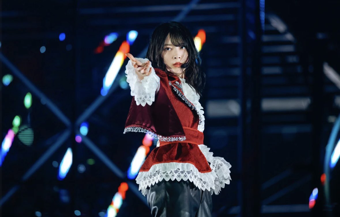 王子様衣装とSAKURAZAKAジャケット衣装の生写真出して欲しいけど、確実
