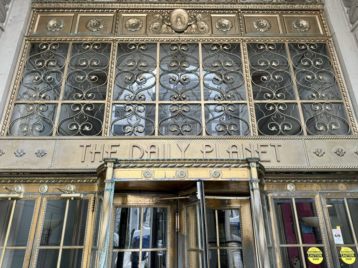 mjarboe's tweet image. Went to the dentist downtown this morning, and the building has been transformed into the offices of the Daily Planet for what the city is calling “an undisclosed feature film production.” #Superman #Genesis