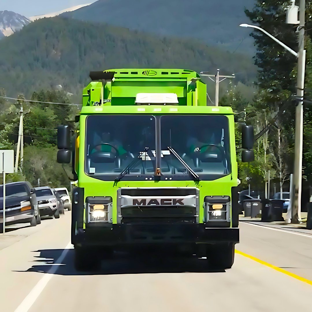 MackTrucks's tweet photo. Designed for drivers. Built for the job.
Did you know the #MackLR has adjustable seat options? Increase comfort and productivity with stand-up and seated positions.
๐: @GFLenv https://t.co/8WHf3yJFgU