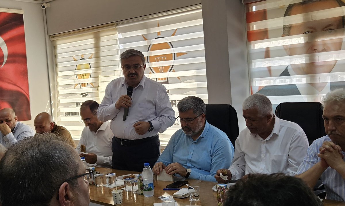 akpartiafyon's tweet photo. 📍Bolvadin / Teşkilat Bayramlaşması 
İl Başkanımız Hüseyin Menteş, Milletvekillerimiz Ali Özkaya, İbrahim Yurdunuseven, Hasan Arslan ve İl Genel Meclis Başkanımız Mehmet Siper ile birlikte Bolvadin İlçe Teşkilatımızı ziyaret ederek İlçe Başkanımız Hasan Topçu, teşkilat mensuplarımız ve hemşehrilerimizle bayramlaştılar. 

Hemşehrilerimizle gönül birliğimizi tazelemenin huzuruna eriştik.