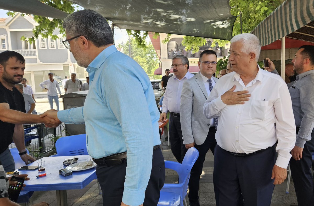 akpartiafyon's tweet photo. 📍Bolvadin / Teşkilat Bayramlaşması 
İl Başkanımız Hüseyin Menteş, Milletvekillerimiz Ali Özkaya, İbrahim Yurdunuseven, Hasan Arslan ve İl Genel Meclis Başkanımız Mehmet Siper ile birlikte Bolvadin İlçe Teşkilatımızı ziyaret ederek İlçe Başkanımız Hasan Topçu, teşkilat mensuplarımız ve hemşehrilerimizle bayramlaştılar. 

Hemşehrilerimizle gönül birliğimizi tazelemenin huzuruna eriştik.