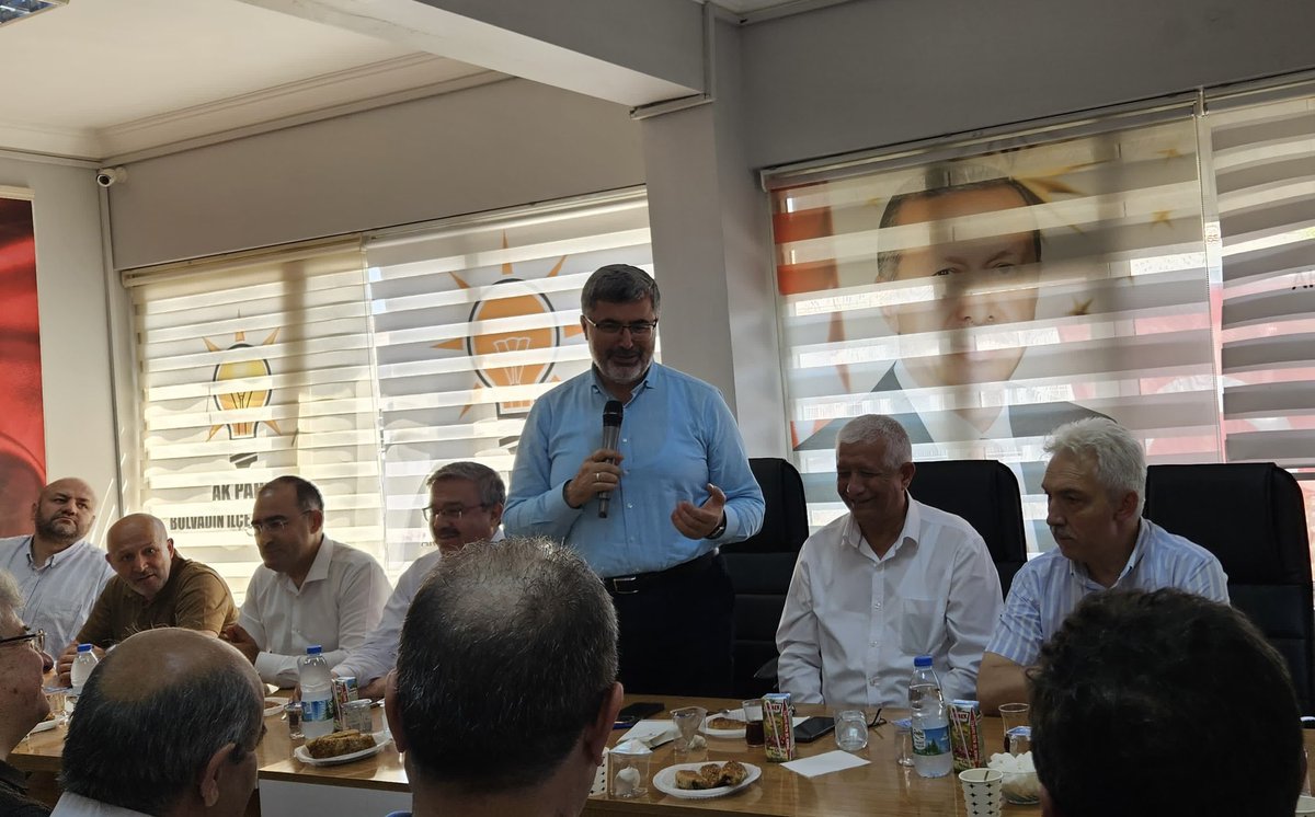 akpartiafyon's tweet photo. 📍Bolvadin / Teşkilat Bayramlaşması 
İl Başkanımız Hüseyin Menteş, Milletvekillerimiz Ali Özkaya, İbrahim Yurdunuseven, Hasan Arslan ve İl Genel Meclis Başkanımız Mehmet Siper ile birlikte Bolvadin İlçe Teşkilatımızı ziyaret ederek İlçe Başkanımız Hasan Topçu, teşkilat mensuplarımız ve hemşehrilerimizle bayramlaştılar. 

Hemşehrilerimizle gönül birliğimizi tazelemenin huzuruna eriştik.