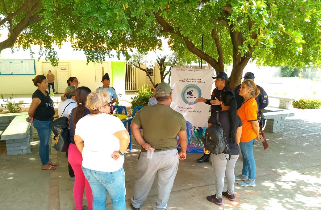 mintransporteve's tweet photo. #DeInterés | El #INEA junto a las Bricomiles, dictaron charlas de seguridad y conciencia acuática en las jornadas integrales sociales promovidas por el Ejecutivo Nacional en la parroquia Bolívar del estado Zulia. #ComprometidosConLaVenezuelaAzul
#ElTipoEsNico https://t.co/mOKTpMUMTh