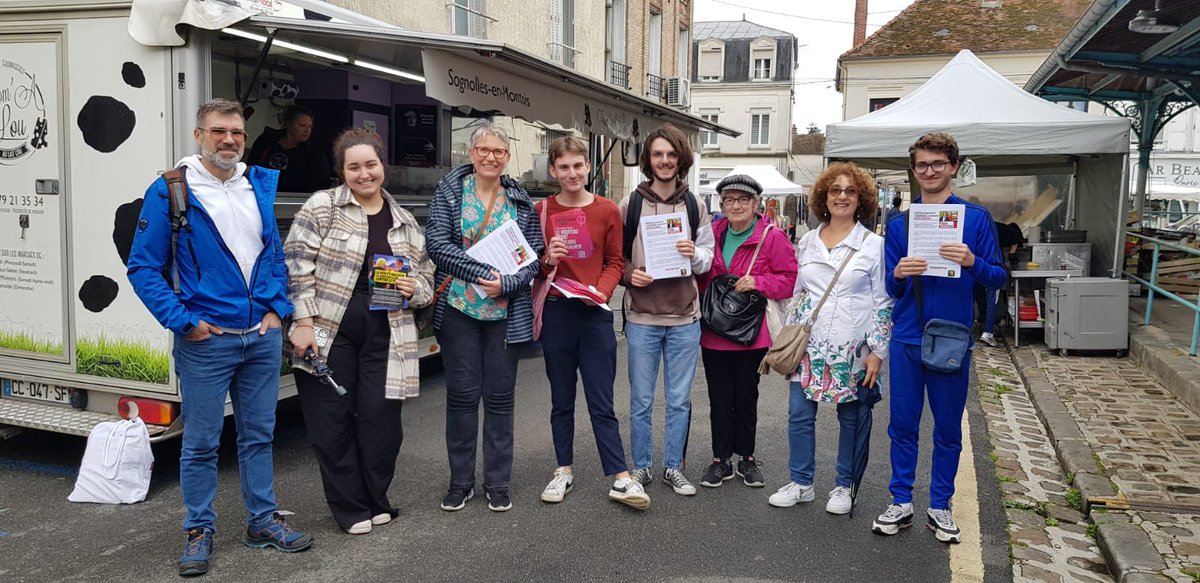 frontpop7704's tweet photo. Nous étions présent aujourd’hui au marché de Nangis à la rencontre des Nangissien•nes dont fait partie notre suppléante Clotilde Lagoutte. 🗞️

Clotilde est une femme de combat, très implantée localement, qui connaît le terrain et ses habitants.

#nouveaufrontpopulaire
#nangis https://t.co/SSoAbBCT1Z