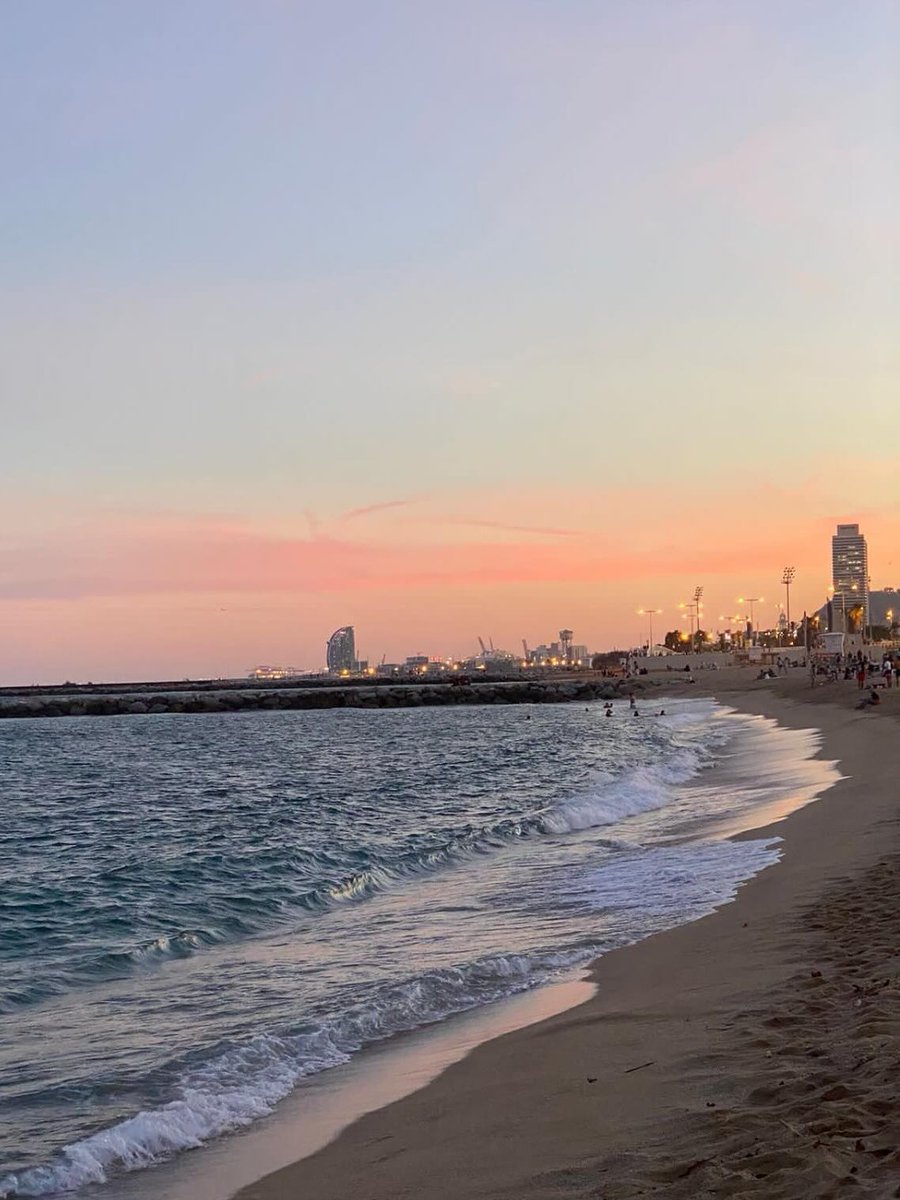thecardanohotel's tweet image. Hola!!!
Golden sands and crystal blue waters, Barceloneta Beach is the perfect spot for some sun, sea, and relaxation in Barcelona 🏖☀️
It takes only 15-20 minutes from our hotel by public transportation
#BarcelonetaBeach #BeachDay
