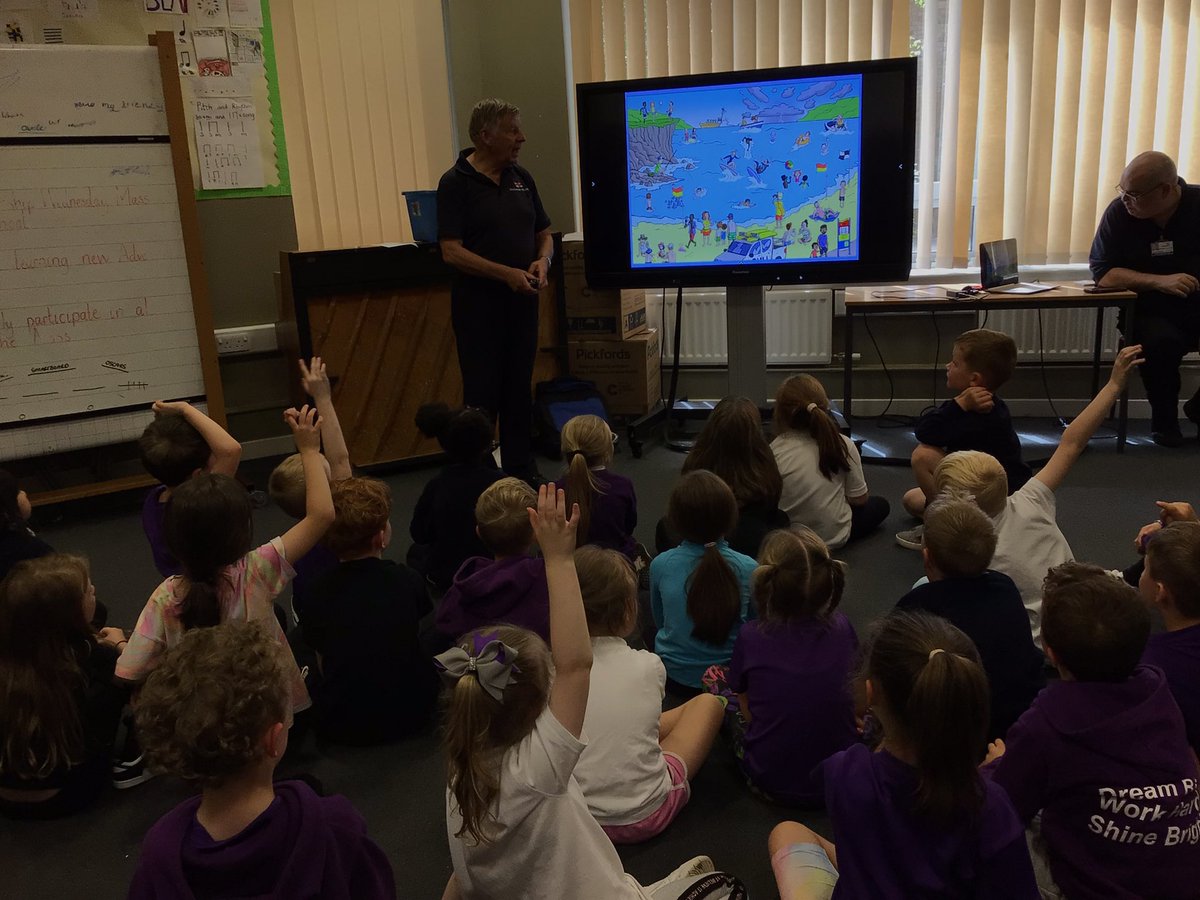 GlenboigPrimary's tweet image. P1/2, P2 and P3 have enjoyed a very informative talk from the @RNLI about how to stay safe in or near water. Thank you Scott and Richard 🛟🚤