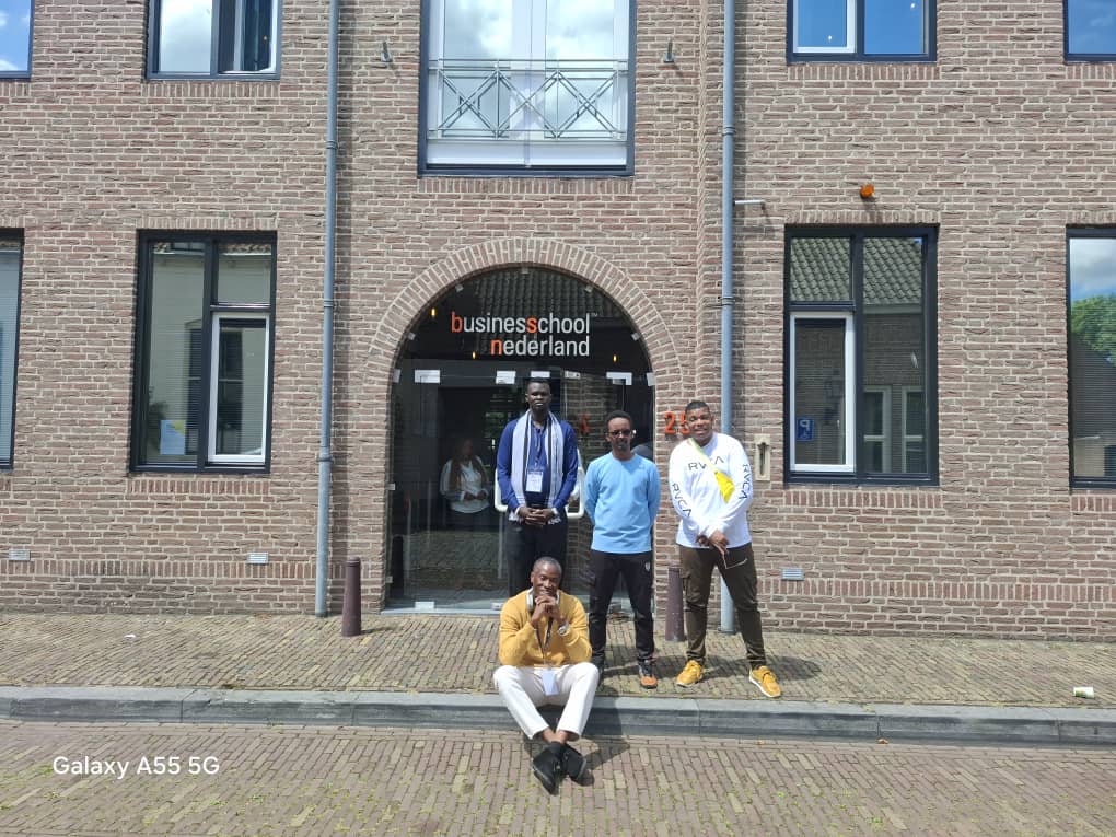 Our latest group of MBA students arrived in Buren, the Netherlands for conferencing this week. The next few weeks will be filled with life-changing events, thought-provoking coaching sessions and workshops. Let the work begin!💪

#bsn #actionlearning #mba #conference #buren