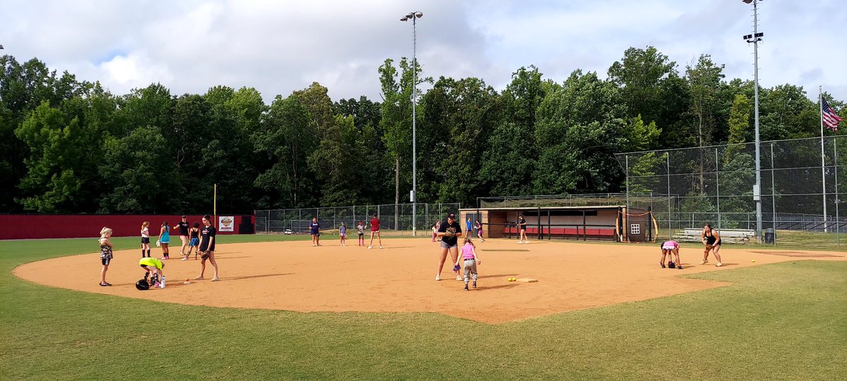 Beginner softball camp Day 3! I love watching our current Longhorns work with potential future Longhorns! #Hook'em
