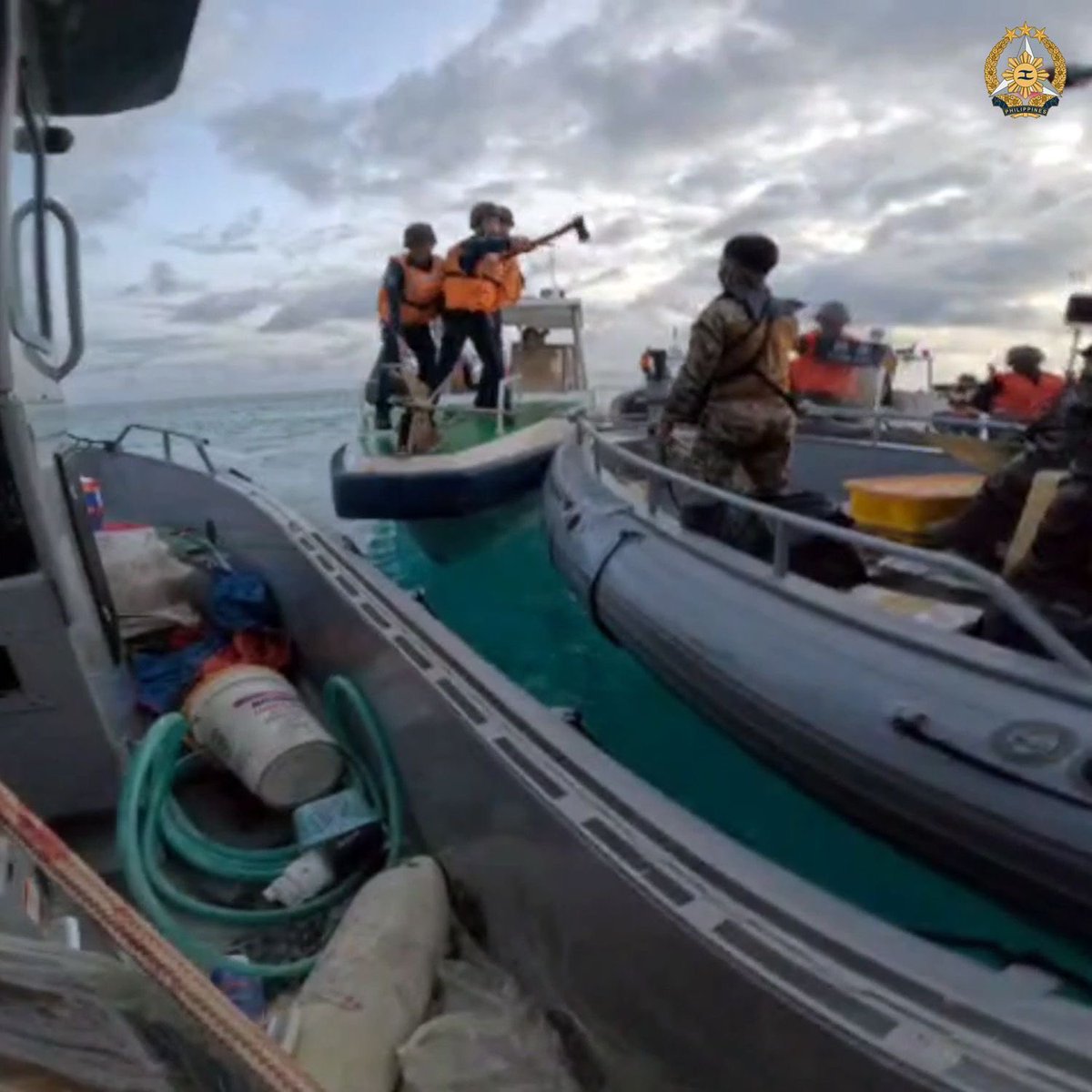 ABSCBNNews's tweet photo. LOOK: China Coast Guard personnel are seen “brandishing bladed and pointed weapons” while threatening to injure Filipino troops during the June 17 rotation and resupply mission to the BRP Sierra Madre in Ayungin Shoal. (📷: Armed Forces of the Philippines) | via @biancadava https://t.co/sE2nnFcS85