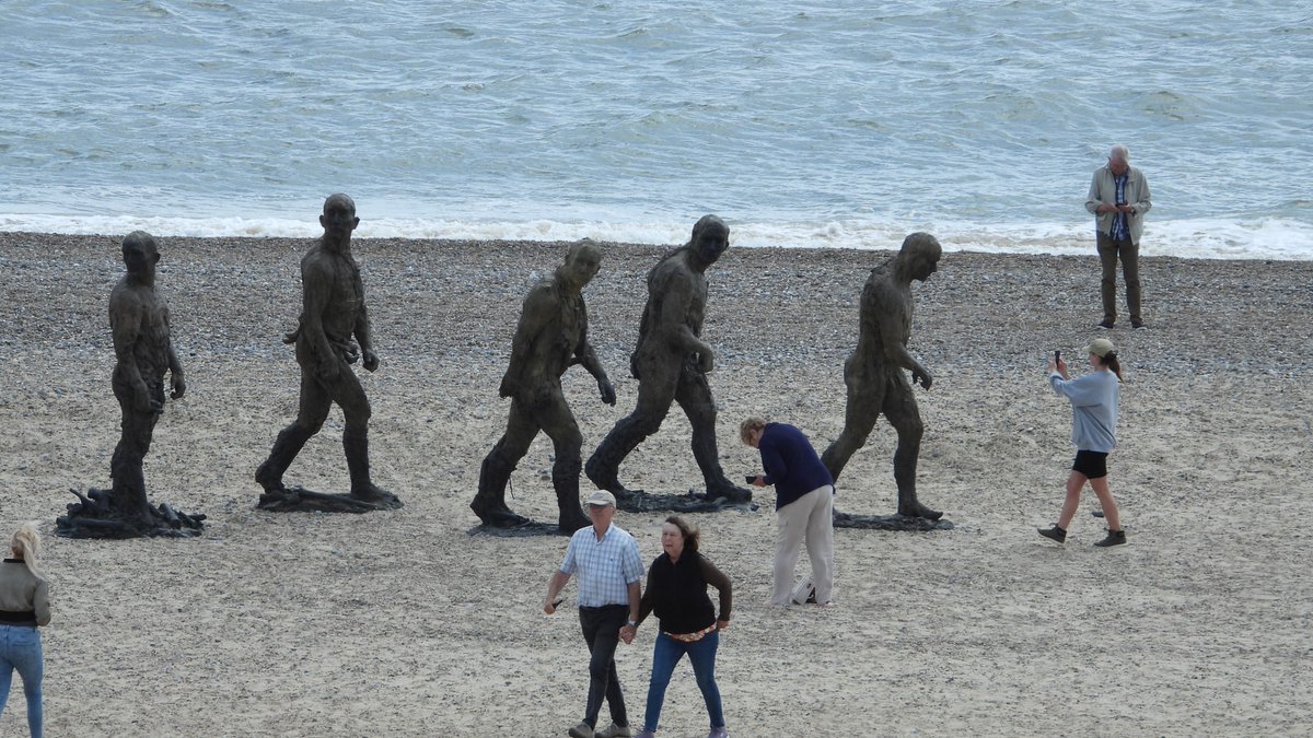 seuneke's tweet photo. Five men walking on Kirkley beach this morning.
@FirstLight_Fest
#Lowestoft
#Kirkley
#beaches https://t.co/p4peg64XRU