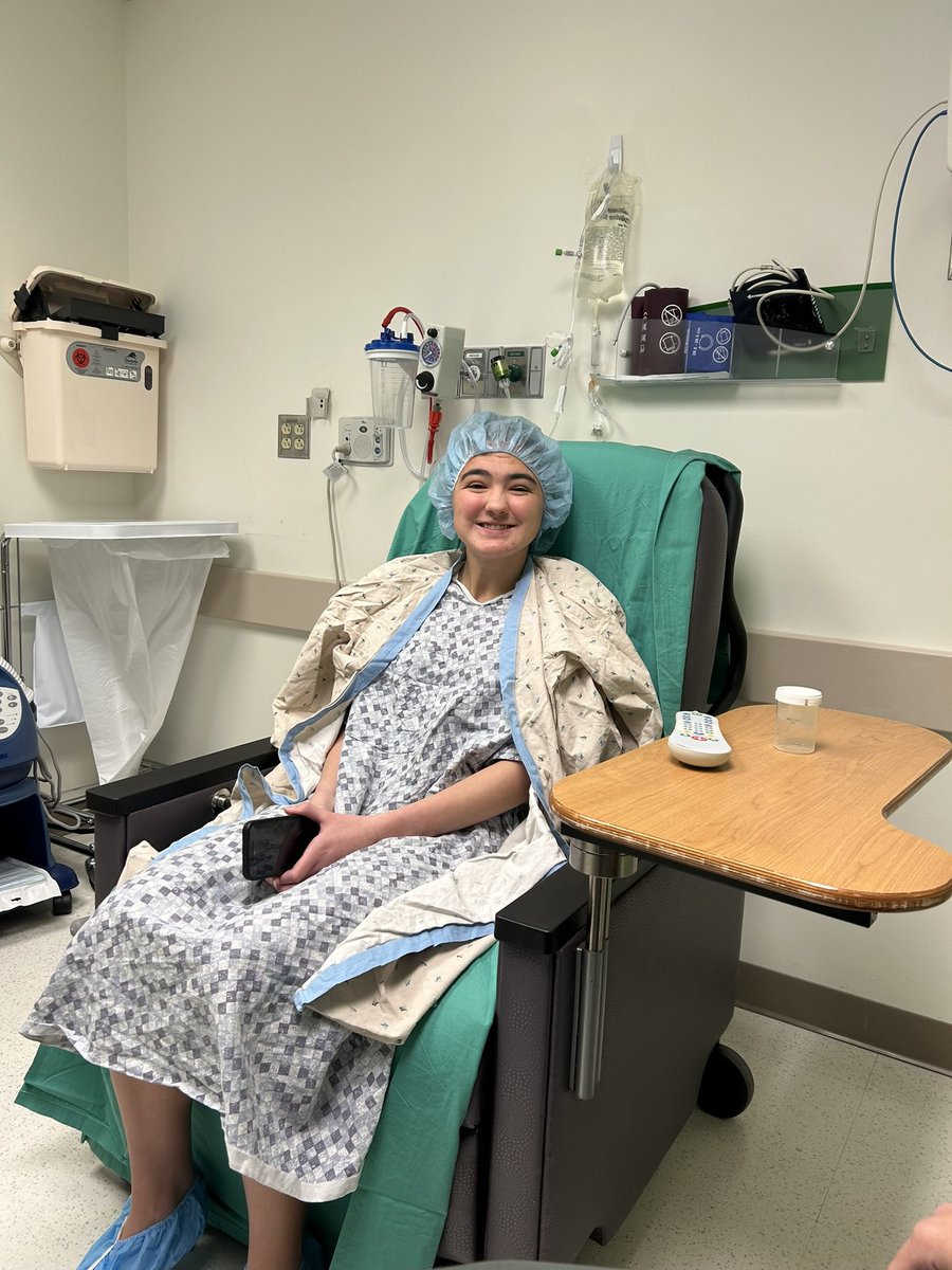 Claire Helmers tweet media