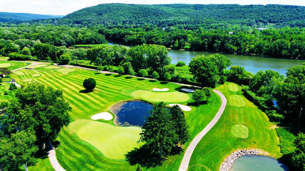 Days 3 is under way with morning wave pro-ams! Stay hydrated out there.