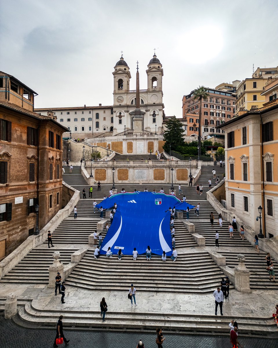 The Spanish Steps are Azzurri 💙