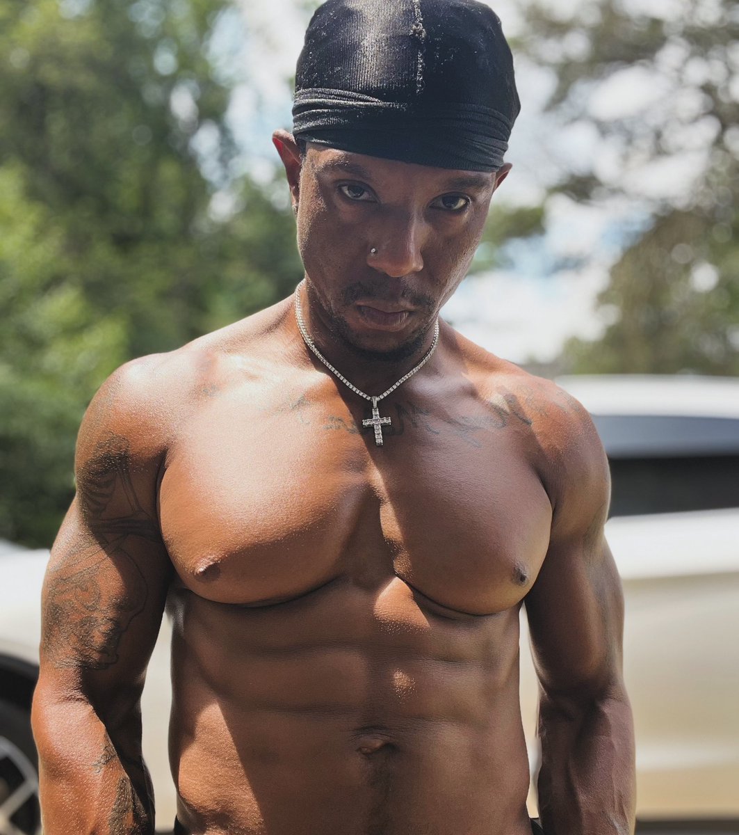 I love when people underestimate me. It gives me an automatic advantage. 😎⭐️🎸🔥🤘🏾🙏🏾💯💰