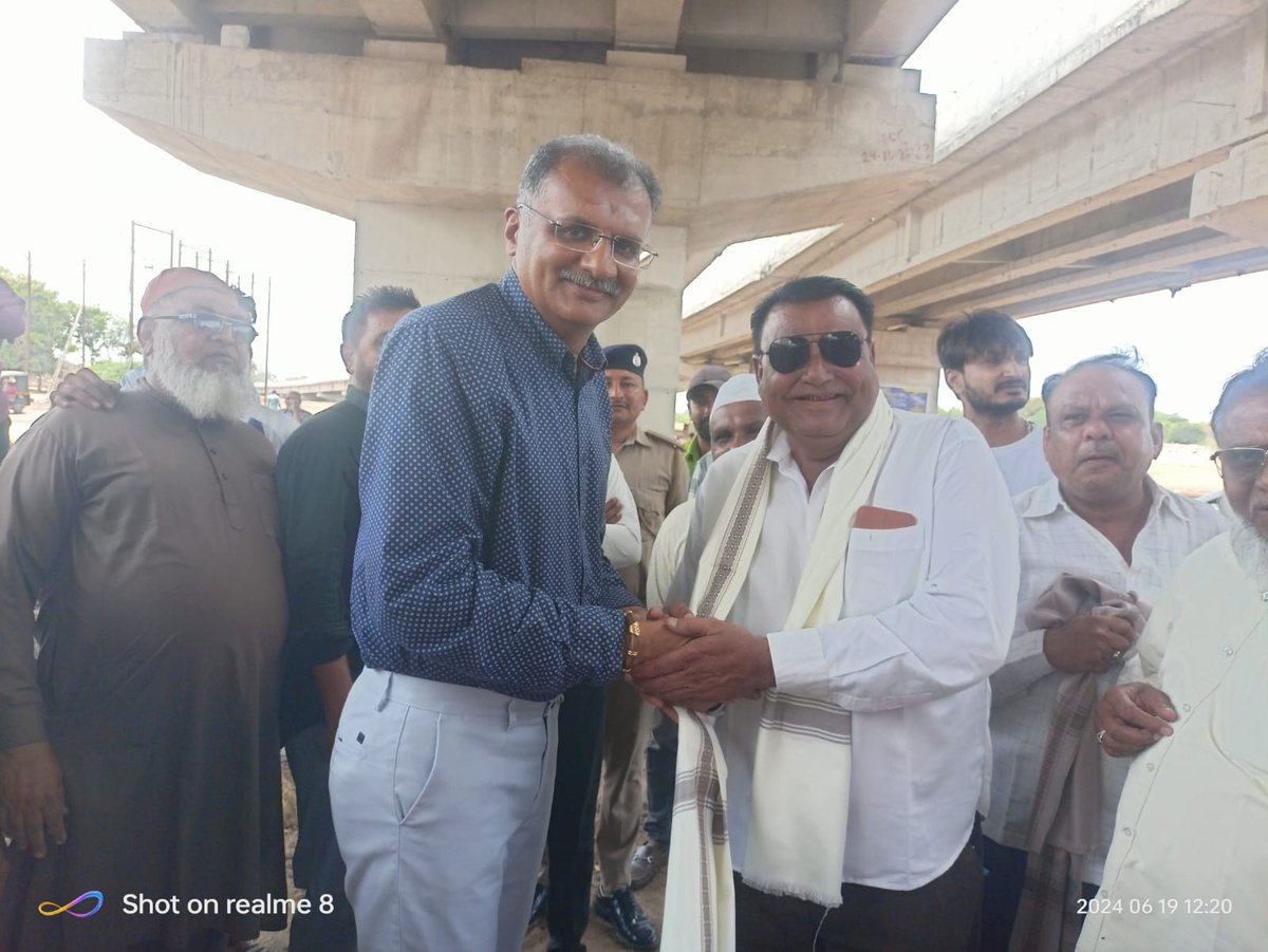 Collector Gir Somnath (@collectorgirsom) on Twitter photo સોમનાથ બાયપાસ પાસે રોડ પર આવેલ દરગાહના ટ્રસ્ટીઓએ શાંતિપૂર્વક અને સ્વેચ્છાએ જગ્યા ખાલી કરી વિકાસ આડેનો દરવાજો ખોલી આપ્યો છે જેઓનું આજરોજ જાહેરમાં સન્માન કરેલ. <a href="/CMOGuj/">CMO Gujarat</a> <a href="/sanghaviharsh/">Harsh Sanghavi</a> <a href="/InfoGujarat/">Gujarat Information</a> <a href="/InfoGirsomnath/">Info Girsomnath GoG</a> <a href="/Harsh_Office/">Harsh Sanghavi Office</a> સોમનાથ બાયપાસ પાસે રોડ પર આવેલ દરગાહના ટ્રસ્ટીઓએ શાંતિપૂર્વક અને સ્વેચ્છાએ જગ્યા ખાલી કરી વિકાસ આડેનો દરવાજો ખોલી આપ્યો છે જેઓનું આજરોજ જાહેરમાં સન્માન કરેલ. <a href="/CMOGuj/">CMO Gujarat</a> <a href="/sanghaviharsh/">Harsh Sanghavi</a> <a href="/InfoGujarat/">Gujarat Information</a> <a href="/InfoGirsomnath/">Info Girsomnath GoG</a> <a href="/Harsh_Office/">Harsh Sanghavi Office</a>