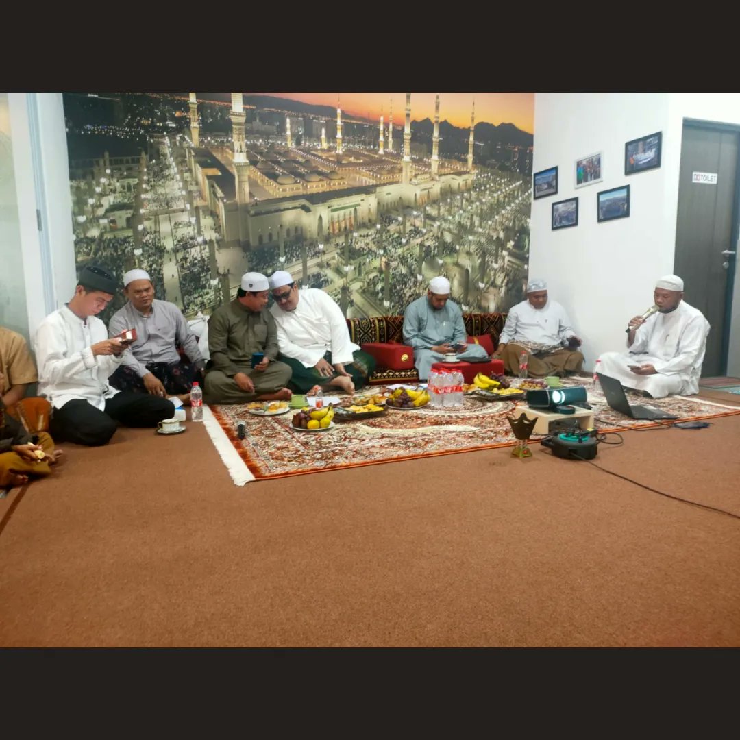 Kunjungan Habib Ahmad Assegaf ke kantor Madinah Pratama Wisata ✨️

────

Untuk informasi lebih lanjut bisa kunjungi website kami ya di madinah-wisata.com dan jangan lupa download aplikasi Madinah Pratama Wisata di playstore kalian!

✅ ADMIN 0851-7542-9649