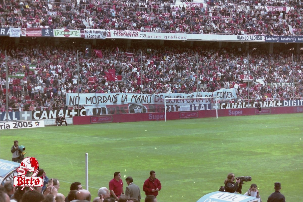 birisoficial's tweet photo. Sacan pecho de una de las campañas de abonos más indecentes que se recuerdan, la cual han usado para realizar un ataque directo a la afición.

Volvemos a pedirlo publicamente @SevillaFC , ampliad el plazo de renovación, al sevillismo no se le usa para tapar vuestras vergüenzas. https://t.co/8Bsf4ciwfE
