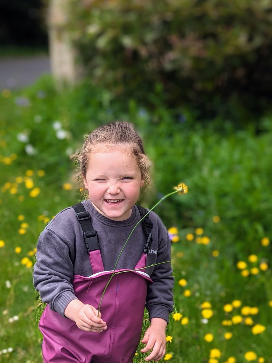 TWNrsry's tweet photo. * Weekly Activities - Natural Clay Coasters *

This week we made natural clay coasters using wildflowers and weeds such as dandelions, buttercups and daisies.

Link to our weekly blog: https://t.co/tjHUNeIH5I

#thewoodlandnursery #ForestSchool #TWNrsry https://t.co/8b75kLeKLl