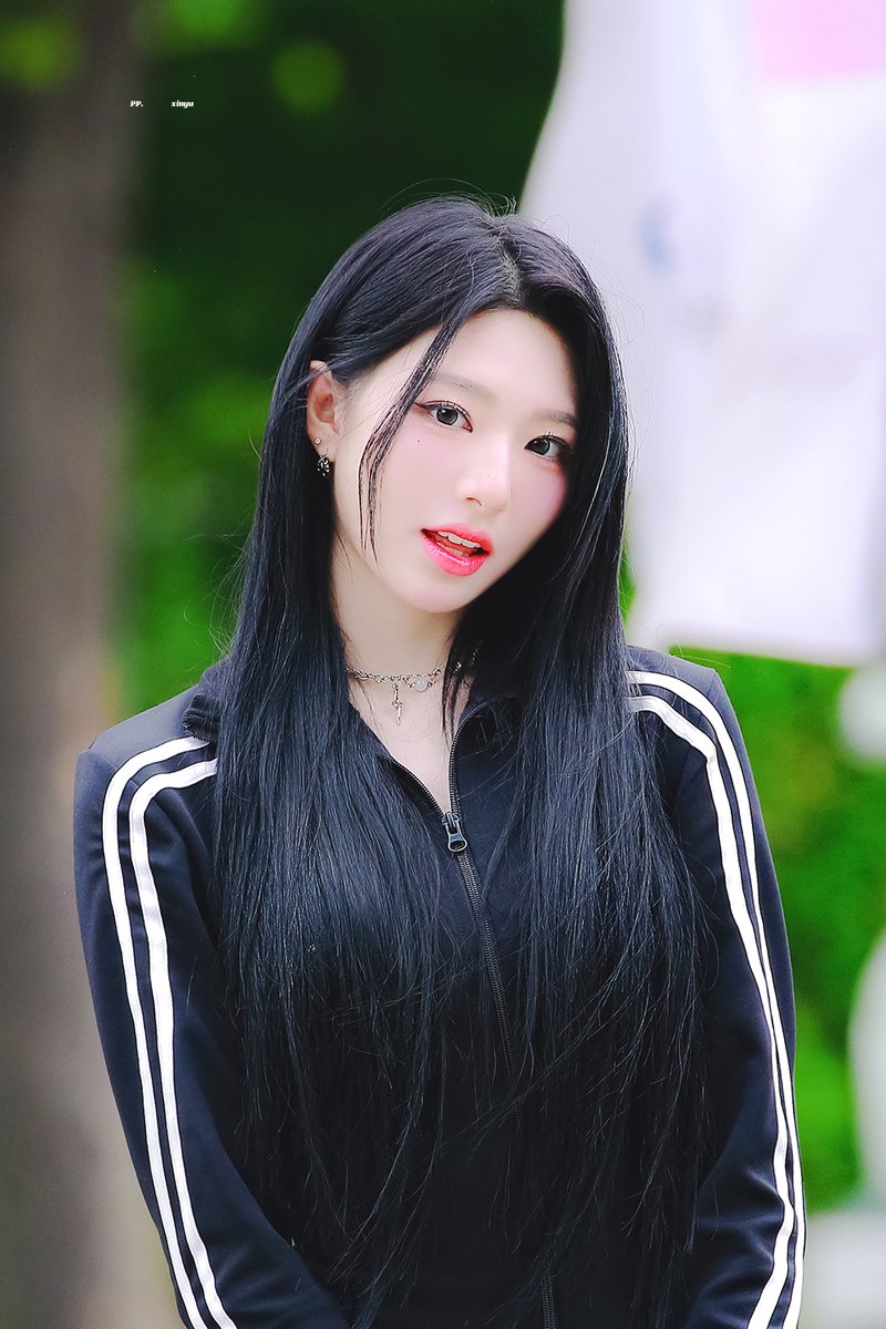 ppn_zxy's tweet photo. 240511 빠밤 😼
#트리플에스 #tripleS #신위 #Xinyu https://t.co/c26m0YfCGI