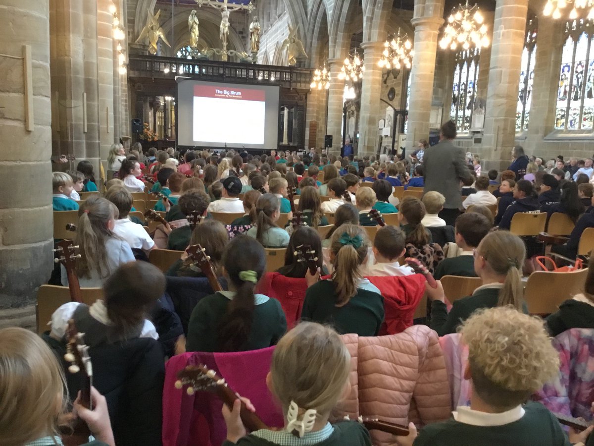 DaneRoydY3_4's tweet image. We had a fantastic day out at The Big Strum yesterday! Thank you to @wakefieldcath and @WakefieldMusHub for organising such a wonderful event! @DaneRoydSchool