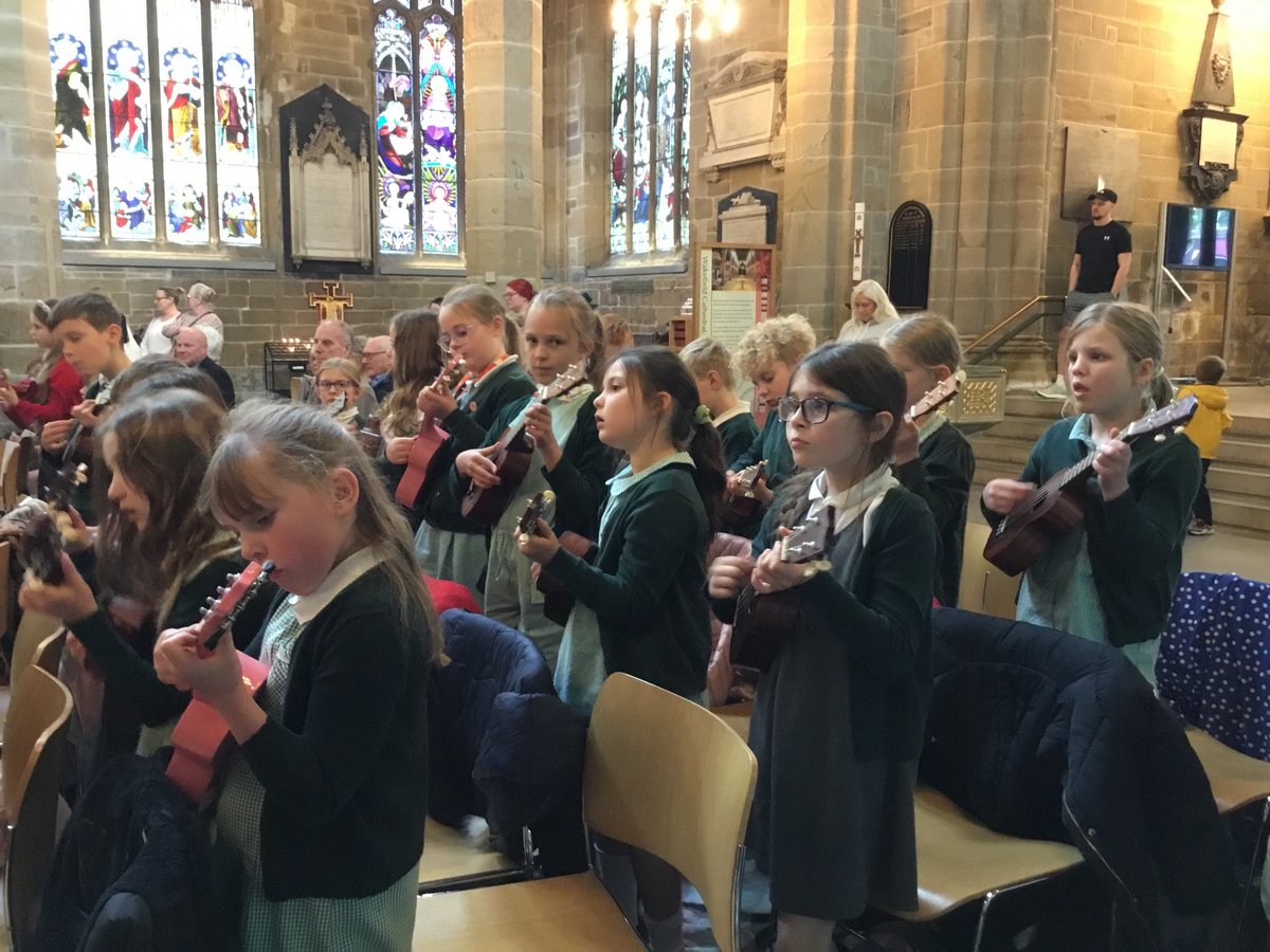 DaneRoydY3_4's tweet image. We had a fantastic day out at The Big Strum yesterday! Thank you to @wakefieldcath and @WakefieldMusHub for organising such a wonderful event! @DaneRoydSchool
