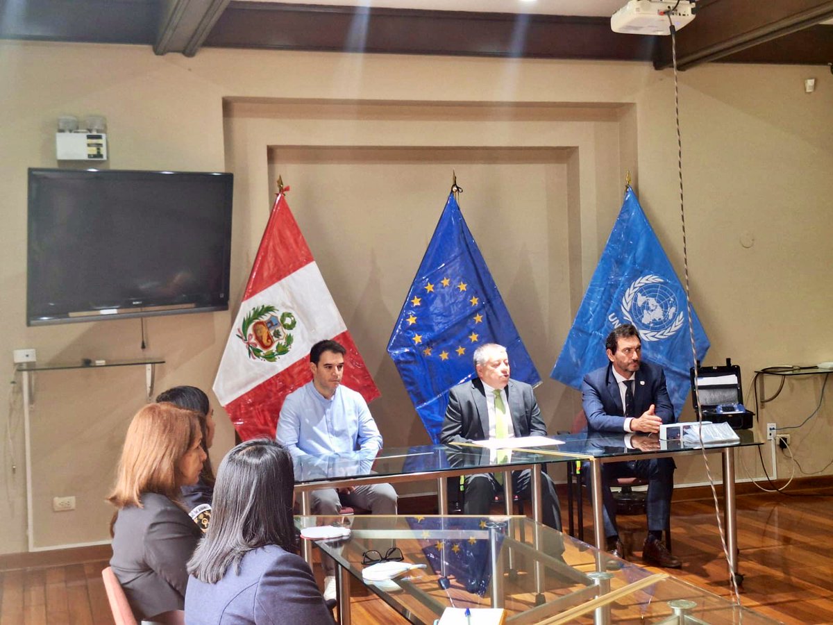 Sergio_NaranjoA's tweet photo. En marcha entrenamiento especializado en drogas sintéticas, para el grupo operativo GETAA que opera en el aeropuerto internacional Jorge Chávez, Lima, Perú 🇵🇪, apoyado por UNODC, #PCBT #AIRCOP Financiado por UE 🇪🇺 @IllicitRoutes gracias @Policianacional de España 🇪🇸 @DEVIDAPERU https://t.co/KXMdiFL2EK