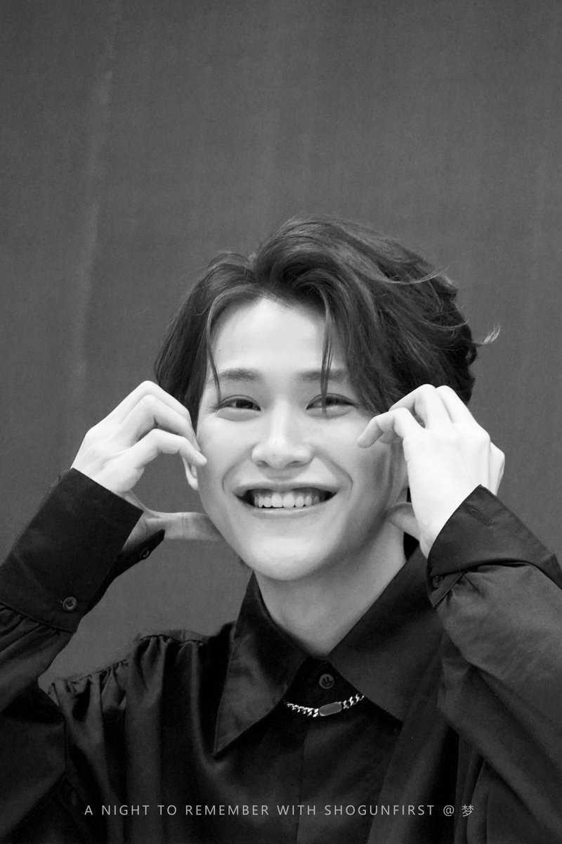 Elaine1991321's tweet photo. 🖤
#ShogunFirst1stfansign
#shoguunn #firstpiyangkull
@piyangkull https://t.co/VfLEdClxCG