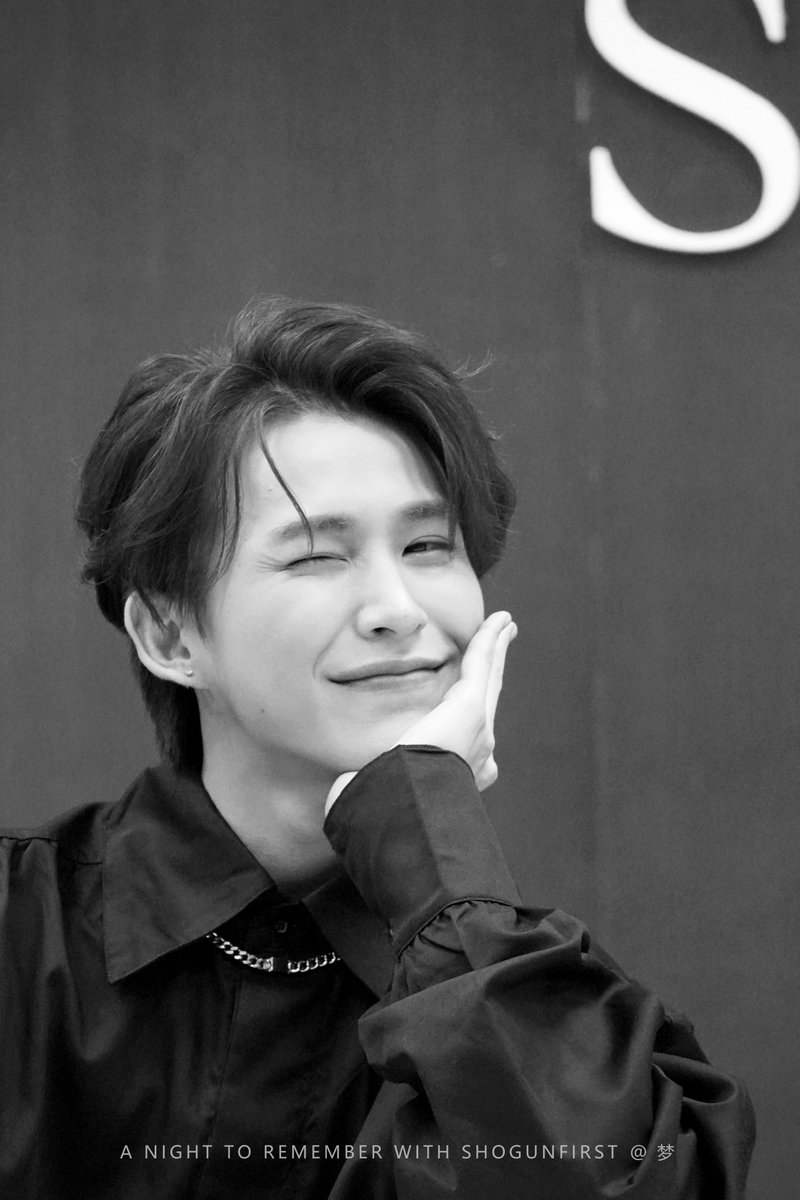 Elaine1991321's tweet photo. 🖤
#ShogunFirst1stfansign
#shoguunn #firstpiyangkull
@piyangkull https://t.co/VfLEdClxCG