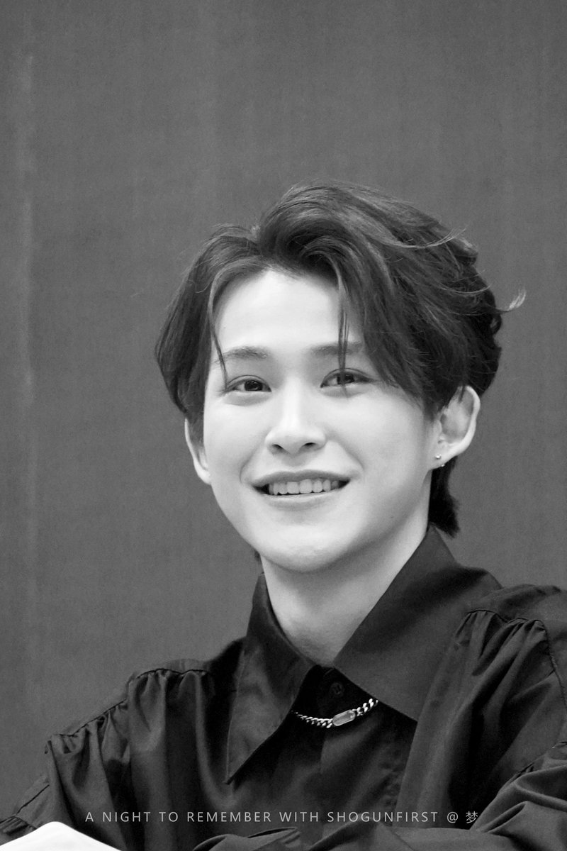 Elaine1991321's tweet photo. 🖤
#ShogunFirst1stfansign
#shoguunn #firstpiyangkull
@piyangkull https://t.co/VfLEdClxCG