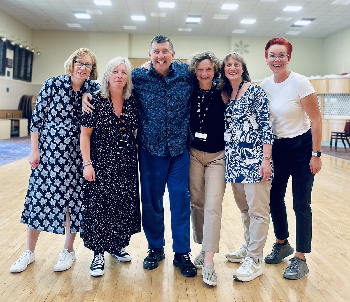 A dyna ni! Wedi gorffen! 
6 Jamborî Ysgolion <a href="/CSyFflint/">Cyngor Sir y Fflint</a> 
<a href="/FlintshireCC/">Cyngor Sir y Fflint / Flintshire County Council</a> 
Schools: 51 Ysgol 
Children: Dros 1500 o blant 
Schools staff: Dros 200 o staff ysgolion 
7 Tîm Athrawon Ymgynghorol, a 1 <a href="/MartynGeraint/">Martyn Geraint</a> 
Da iawn pawb! Canu Ben-di-gedig! 
🎶🤩🏴󠁧󠁢󠁷󠁬󠁳󠁿🎤🥳👏