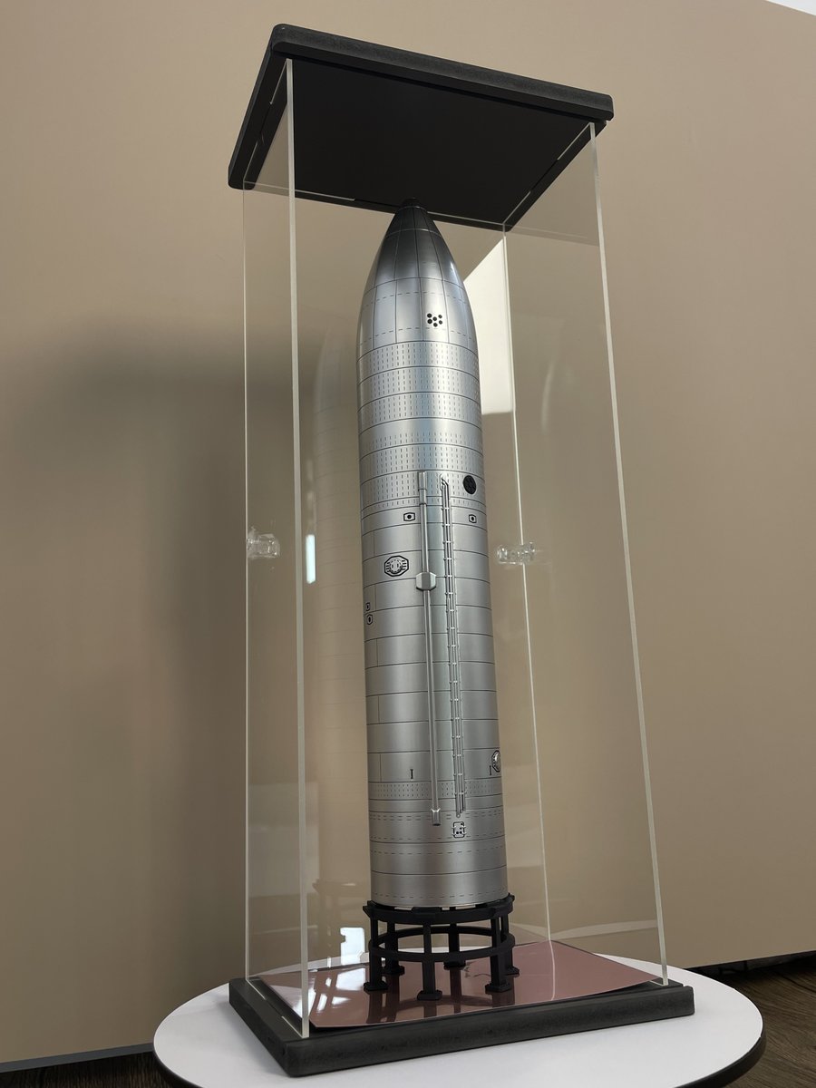 tsuki_sama__'s tweet photo. Choose the best model only for you! 🚀
You can get it at https://t.co/nXOy941Reh!

#SpaceX #Staarship #Starbase #models @elonmusk @MarcusHouse @felixschlang @tuiyuan6183 https://t.co/XBLWTjU83p