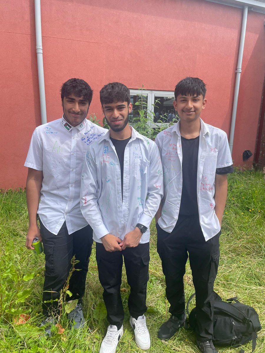 LadybridgeHigh's tweet photo. And that's a wrap! 🎉 🥳
Well done Year 11, you've survived over 6 weeks of exams and have been totally brilliant! Wishing you all the best for the future, #ClassOf2024! #Y11Leavers #LeaversDay #Year11 https://t.co/uMpCzs0bkr