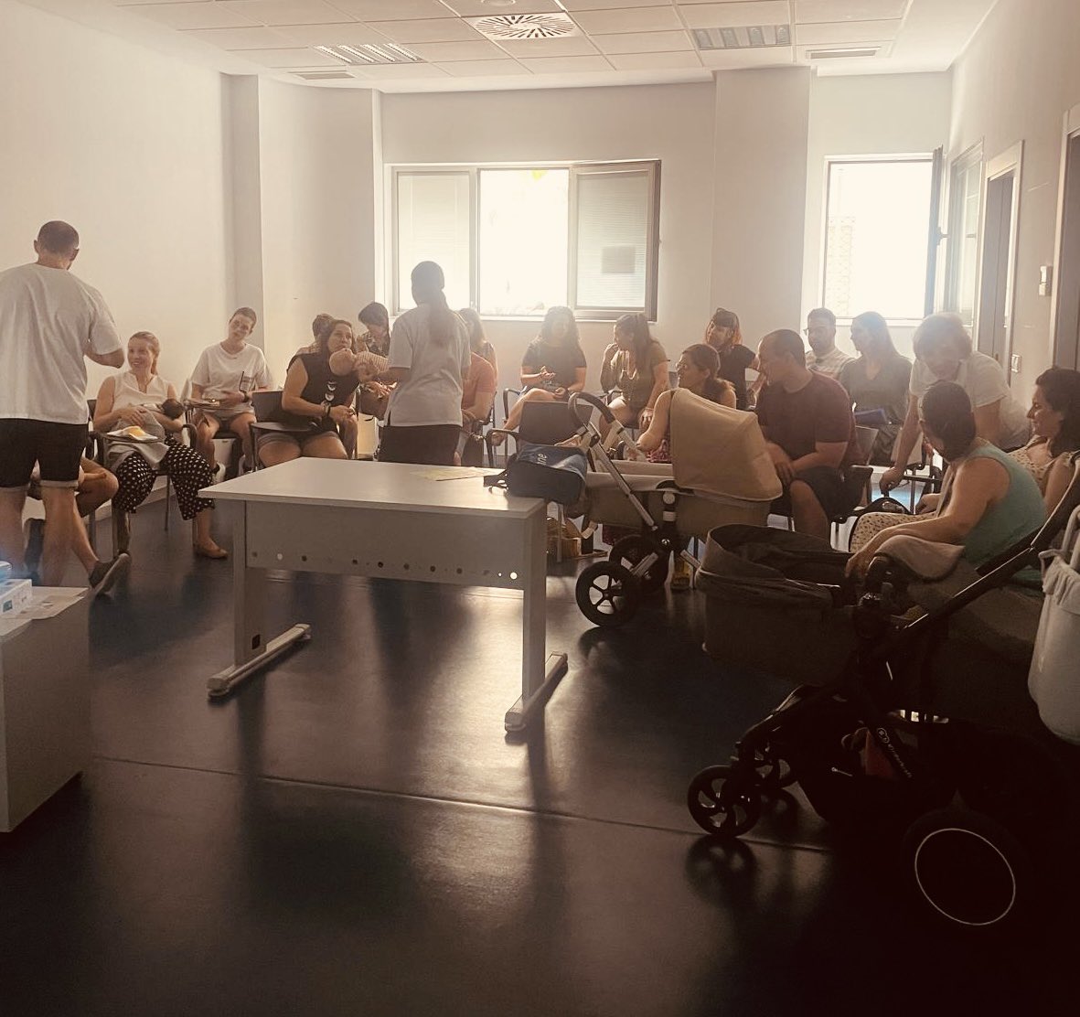 📣Lleno absoluto en el taller de primeros auxilios para 🤰y 👩‍🍼de los 2️⃣centros de salud del Barrio del Carmen <a href="/CS_BCarmen/">CS Barrio del Carmen</a> <a href="/Area7ReinaSofia/">Area7ReinaSofía</a> . Juntos 🧑‍🧑‍🧒se avanza mejor!!#atencióncomunitaria <a href="/Murciasalud/">Murciasalud</a> <a href="/IsabelAyalaVig/">Isabel Ayala</a> <a href="/BaezaAlcaraz/">Ángel Baeza Alcaraz</a> <a href="/Yolanda_yolobe/">Yolanda López-Benavente</a>