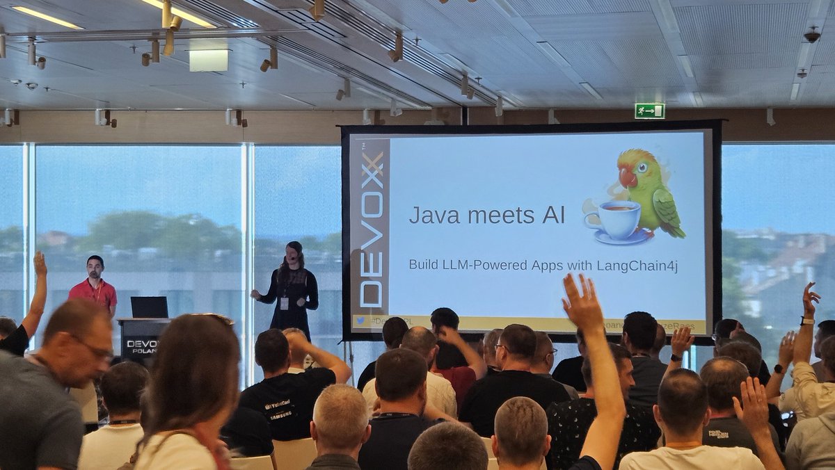GawedaTomasz's tweet image. Letss go, now @LizeRaes and Georgios Andrianakis about AI + Java

#devoxxpl
