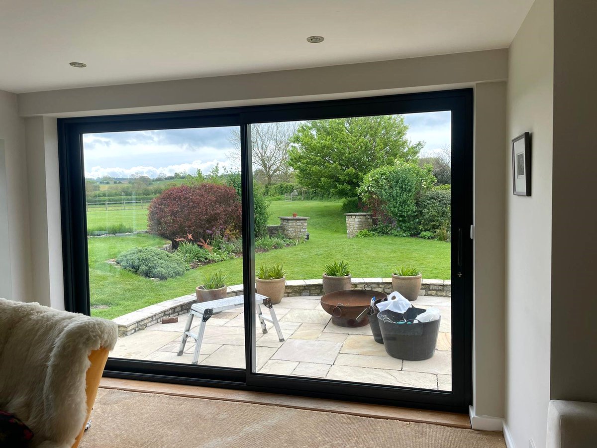 We transformed this space by replacing old, tired wooden double doors with sleek, modern anthracite grey double sliding doors earlier this year! ✨🚪 The new doors not only elevate the aesthetics but also enhance functionality and energy efficiency. Check out the stunning before