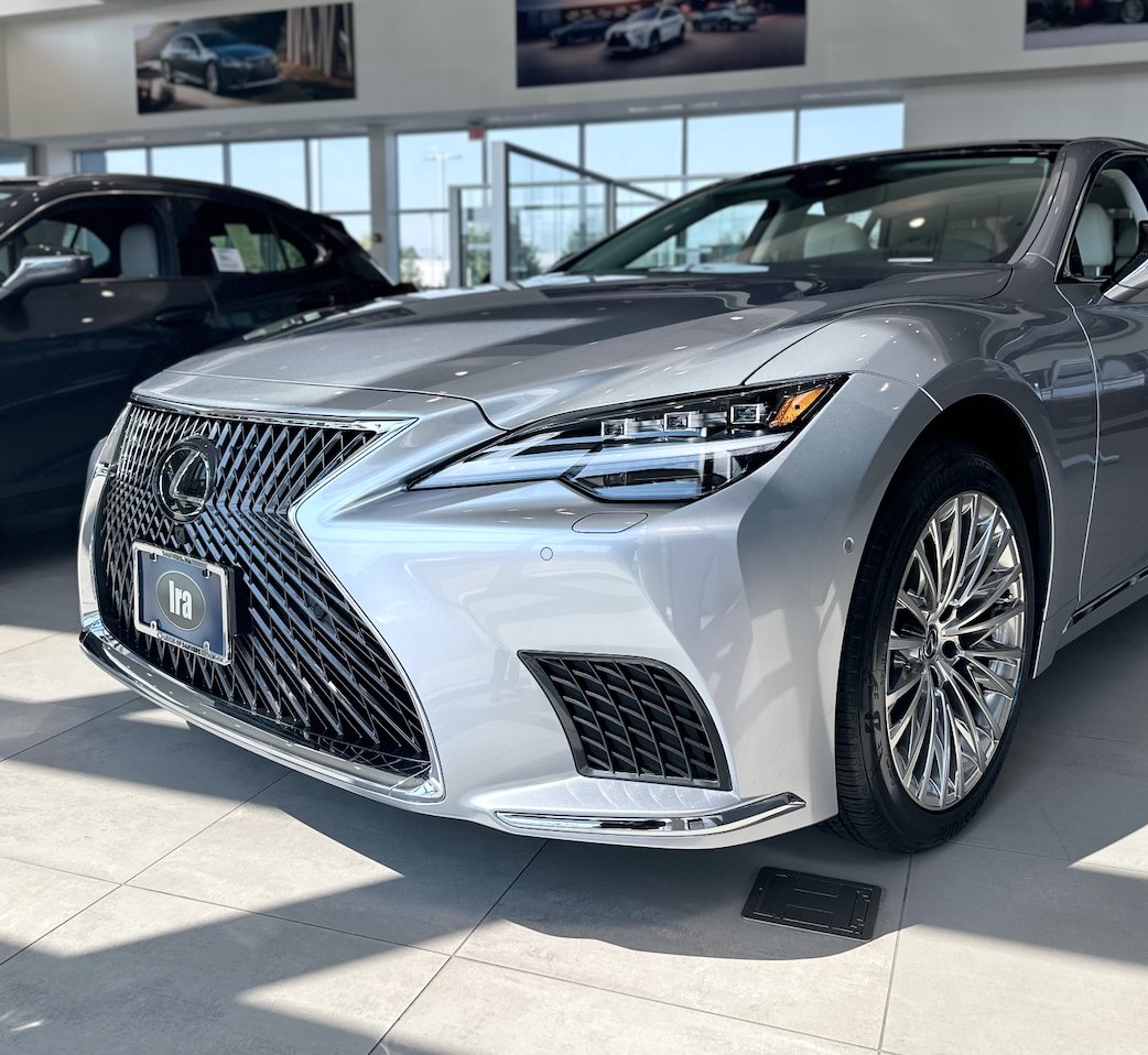 DanversLexus's tweet image. The sporty wheels on this Lexus LS 500 compliment the paint perfectly!

#MyLexus #LexusLS #PowerPerformance