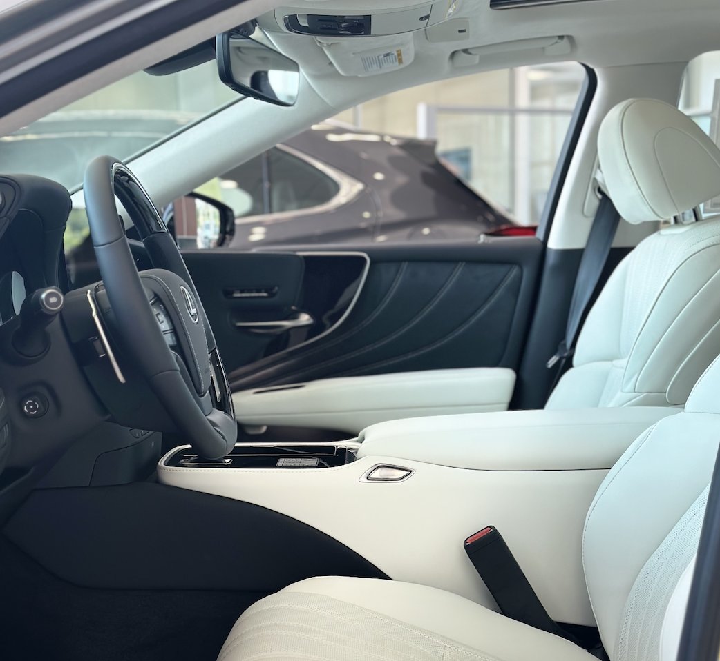 DanversLexus's tweet image. The sporty wheels on this Lexus LS 500 compliment the paint perfectly!

#MyLexus #LexusLS #PowerPerformance