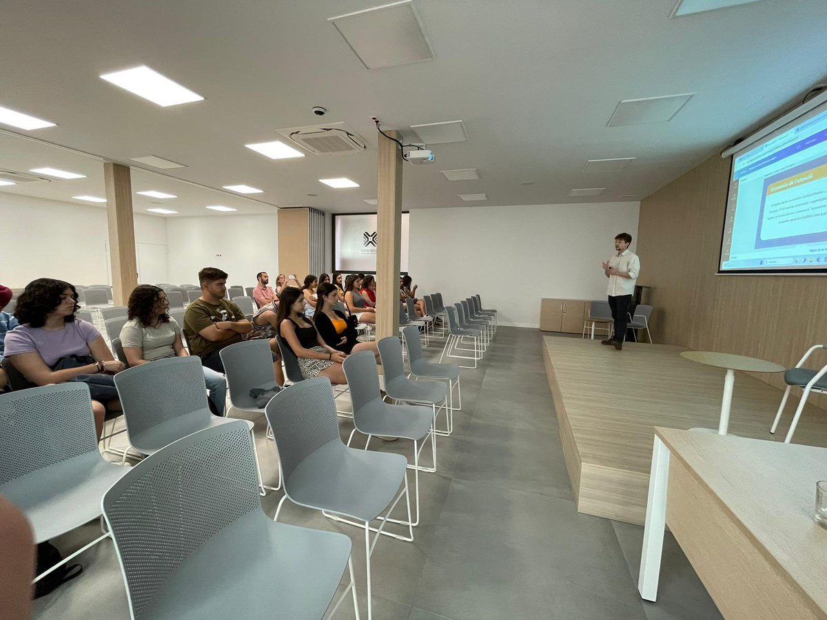 Els alumnes de 4t ESO han anat a l’Espai Boule a fer un taller sobre Fact or Fake. Taller molt interessant perquè els alumnes discerneixin sobre el que és veritat o fals a internet. #confía #consolacióneduca <a href="/ETEConsolacion/">Colegios Consolación 💙</a>