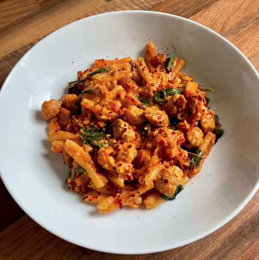 You just can’t go wrong with sausage pasta!

HECK! Simply Chicken Sausages with garlic, chilli, lemon, tomato purée, chopped tomatoes, cream cheese, spinach and lots of black pepper…YUM!

📸 whatihavefordinner via Instagram