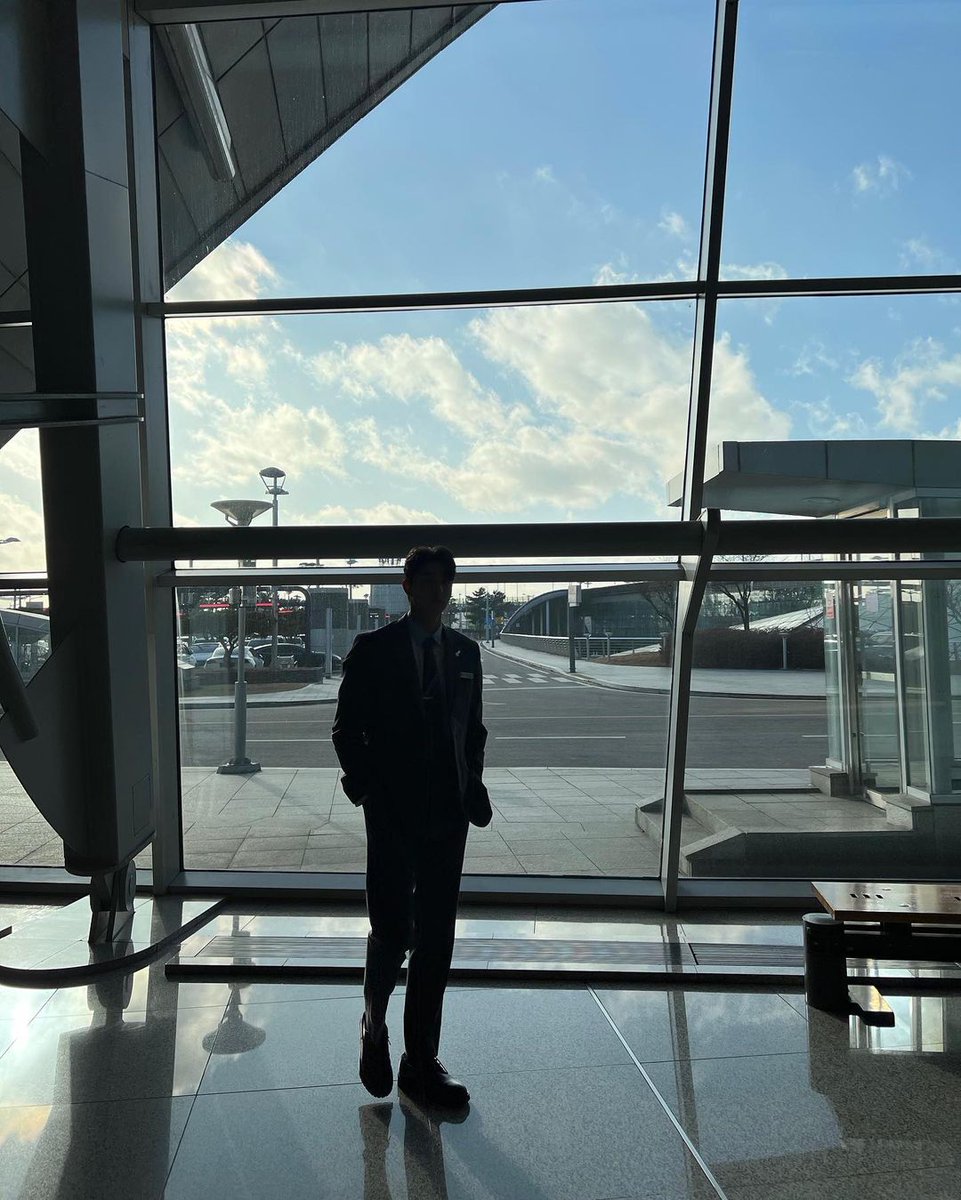 Same place. 
Same pose.