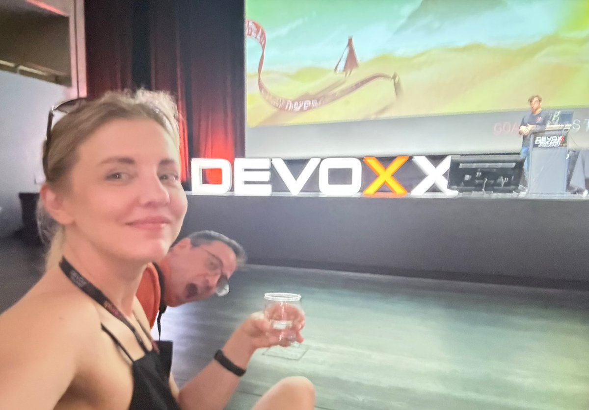 alina_yurenko's tweet image. cheers @alex90_ch!🧊
#eatingwhileothersareworking #devoxxpl