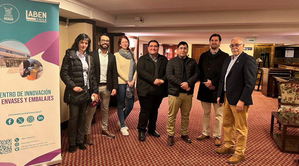 VriicUsach's tweet image. #DGT |🔬🍃 ¡Innovación sustentable desde la @usach! El @LABENCHILE ha desarrollado #envases para alimentos usando #PET reciclado posconsumo ♻️

Es un prototipo más resistente e inocuo, ayudando a conservar mejor los #alimentos 🍽️🌱

◼️ Detalles: bit.ly/3KLHFDP