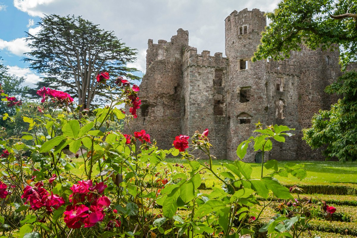 Happy National Writing Day! 📝✨

Did you know that the stunning Laugharne Castle in Wales was not just a picturesque backdrop, but also a source of inspiration for the legendary poet Dylan Thomas?

Share your favourite writing spot or quote with us!