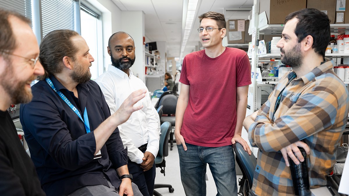 Hvorfor blir noen kreftceller motstandsdyktige mot medisiner? Ny forskning ved OUS og Cleveland Clinic kan forbedre pasientbehandling innen kreft og andre sykdommer - #kreftforskning #medikamentresistens #lungekreft #målrettetbehandling <a href="/Dagim26/">Dagim</a> - journals.aps.org/prxlife/abstra…